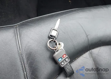 1995 Lincoln Town Car Executive z USA, uszkodzony, nr VIN 1LNLM81WXSY601533